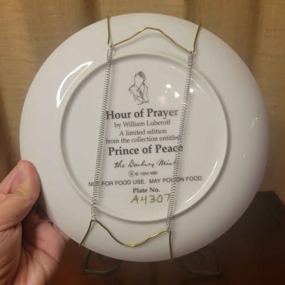 Hour of Prayer - Jesus Christ Wall Plate - Picture 4 of 6